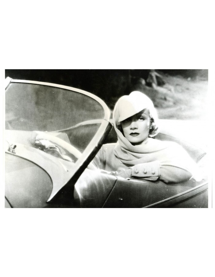 Πίνακας σε καμβά Marlene Dietrich σκηνή στο αμάξι